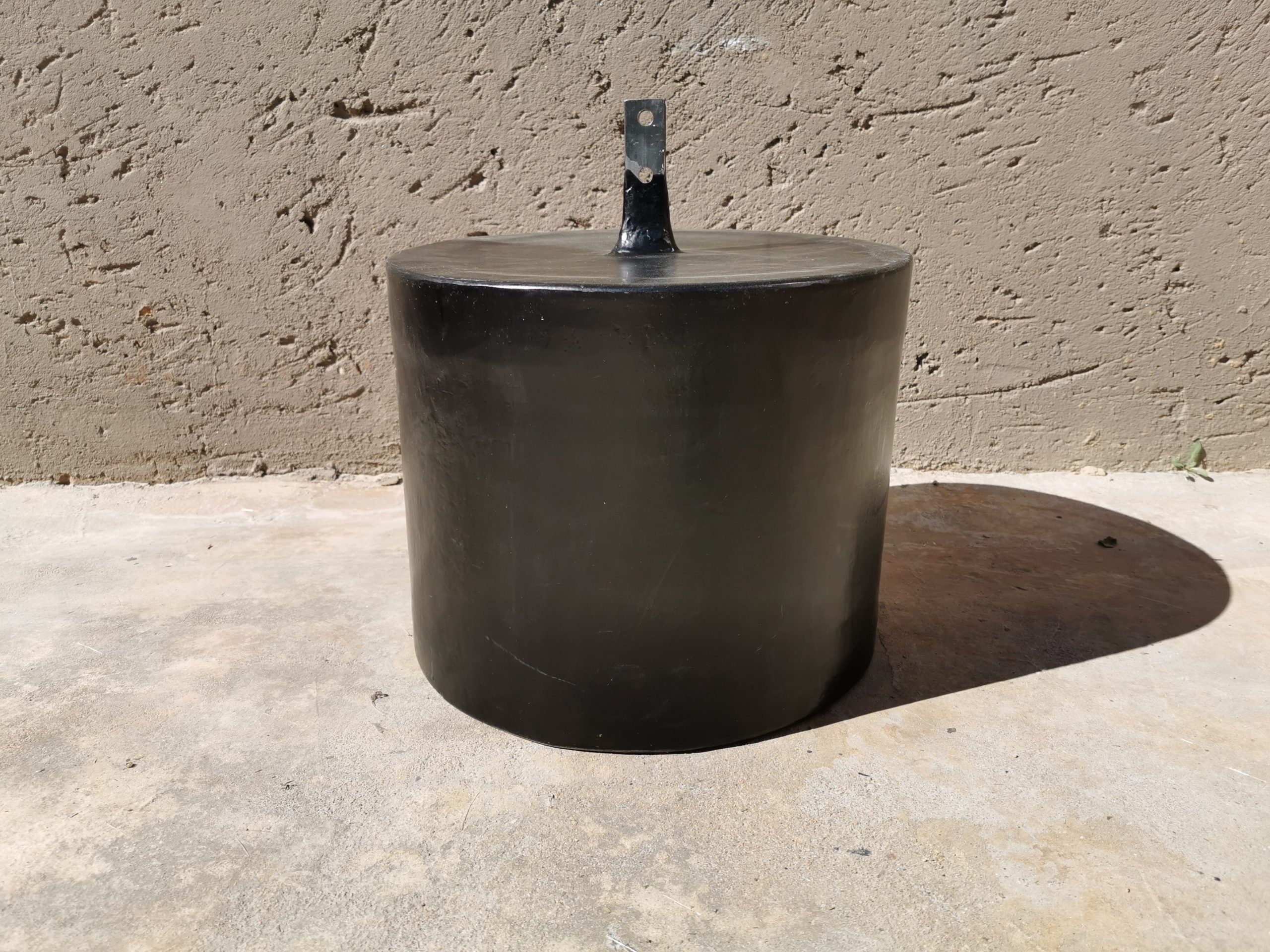 one fibreglass barrel float